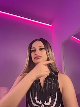 ScarletFlameee online show from April 11, 2026, 5:56 am