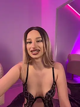 ScarletFlameee online show from April 26, 2026, 6:33 am