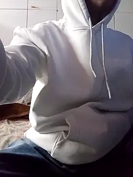 SeuDono  online show from April 21, 2026, 9:17 pm