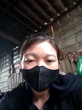 Bling-pusy online show from April 5, 2026, 3:36 am