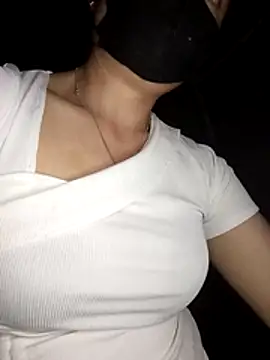 Bling-pusy online show from April 16, 2026, 1:12 pm