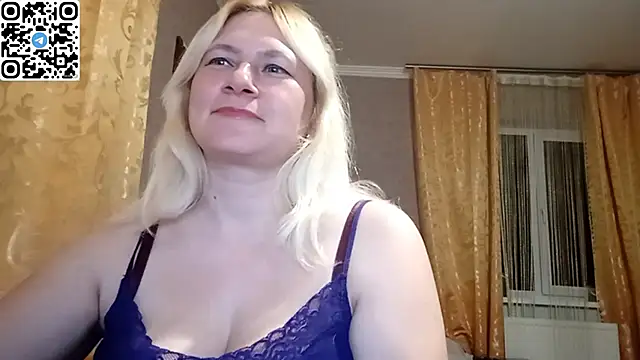 Snapshot of DiamondLady555 chatting on April 3, 2026, 7:01 pm DiamondLady555 online show from April 3, 2026, 7:01 pm