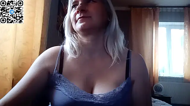 Snapshot of DiamondLady555 chatting on April 11, 2026, 7:13 am DiamondLady555 online show from April 11, 2026, 7:13 am