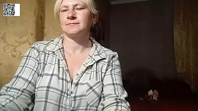 Snapshot of DiamondLady555 chatting on June 15, 2026, 7:05 pm DiamondLady555 online show from June 15, 2026, 7:05 pm