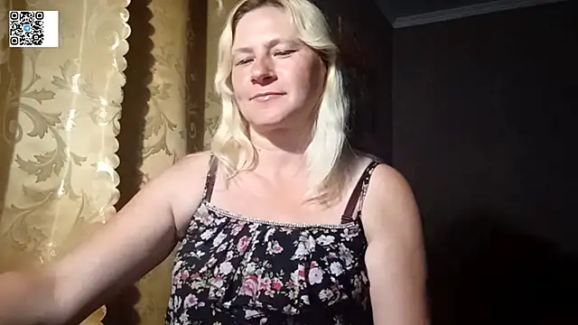 Snapshot of DiamondLady555 chatting on July 7, 2026, 6:01 pm DiamondLady555 online show from July 7, 2026, 6:01 pm