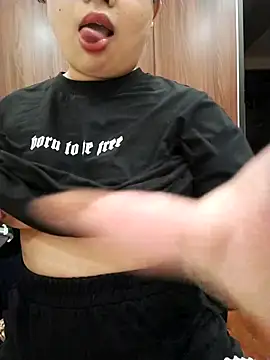 Lylyoh online show from April 15, 2026, 2:29 am