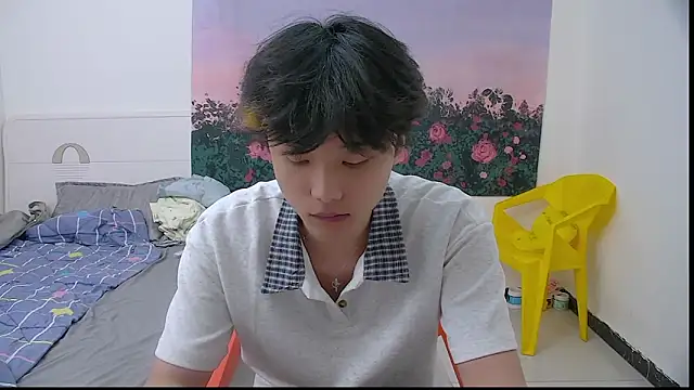Snapshot of icecream-002 chatting on May 5, 2026, 11:51 am icecream-002 online show from May 5, 2026, 11:51 am
