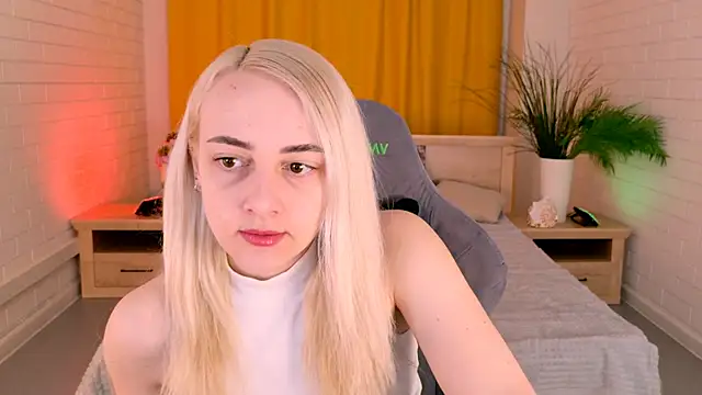 CarolMoor online show from March 26, 2026, 9:15 am