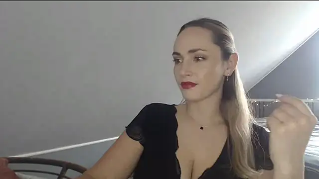 Snapshot of ScarlettSensitive chatting on June 1, 2026, 6:26 am ScarlettSensitive online show from June 1, 2026, 6:26 am