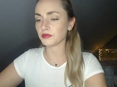 Snapshot of ScarlettSensitive chatting on June 8, 2026, 8:31 pm ScarlettSensitive online show from June 8, 2026, 8:31 pm