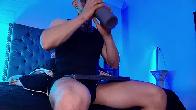 Dallas Whitee online show from May 2, 2026, 8:03 pm