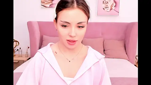 MyEvelin online show from May 5, 2026, 3:36 am