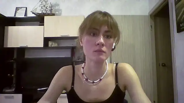 ElenoreHolguin online show from April 7, 2026, 3:12 pm