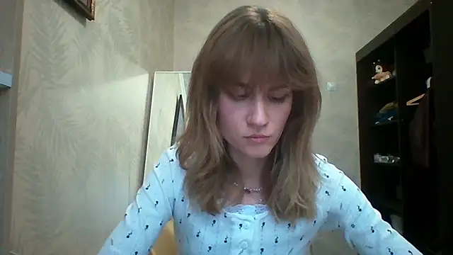 ElenoreHolguin online show from April 18, 2026, 1:26 pm