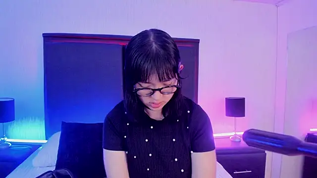 LilithBluum online show from June 19, 2026, 11:36 am