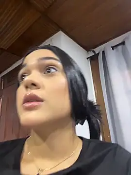 Bella-Ferrer online show from April 23, 2026, 6:32 pm