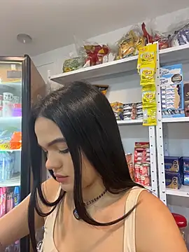 Snapshot of Bella-Ferrer chatting on June 17, 2026, 6:09 pm Bella-Ferrer online show from June 17, 2026, 6:09 pm