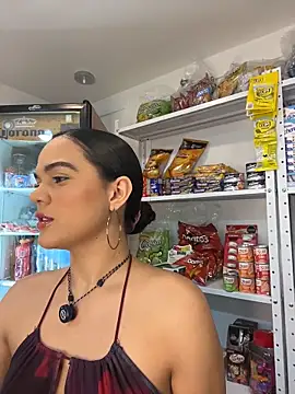 Snapshot of Bella-Ferrer chatting on June 19, 2026, 6:23 pm Bella-Ferrer online show from June 19, 2026, 6:23 pm