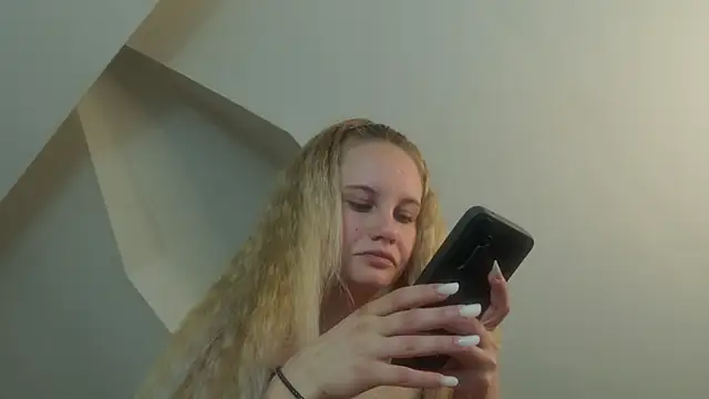 Snapshot of IceBlueBabe chatting on June 2, 2026, 7:38 pm IceBlueBabe online show from June 2, 2026, 7:38 pm