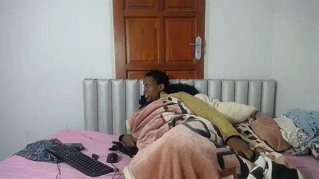 JoycyQueen online show from April 23, 2026, 12:56 am