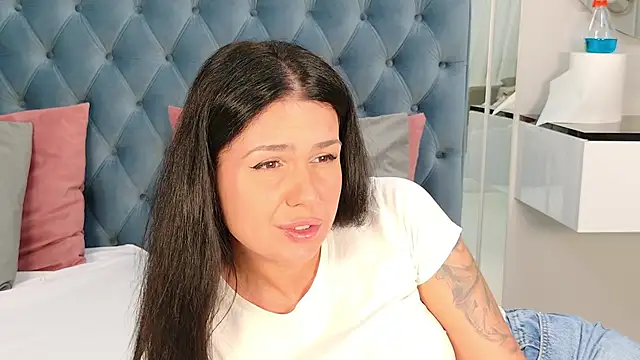 Snapshot of AnneRey chatting on May 8, 2026, 3:12 am AnneRey online show from May 8, 2026, 3:12 am