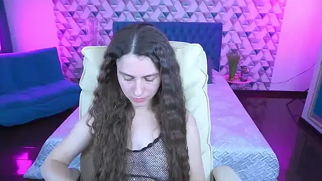 Snapshot of LittleJulii chatting on April 19, 2026, 7:38 pm LittleJulii online show from April 19, 2026, 7:38 pm