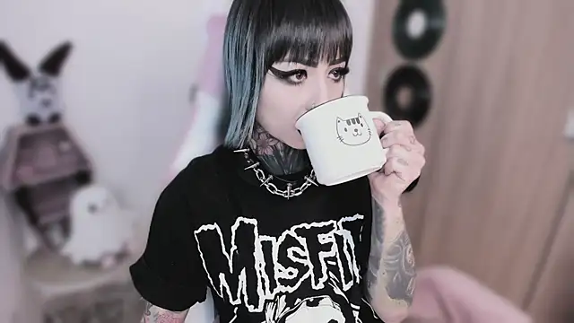 shes creepy online show from May 15, 2026, 5:58 am