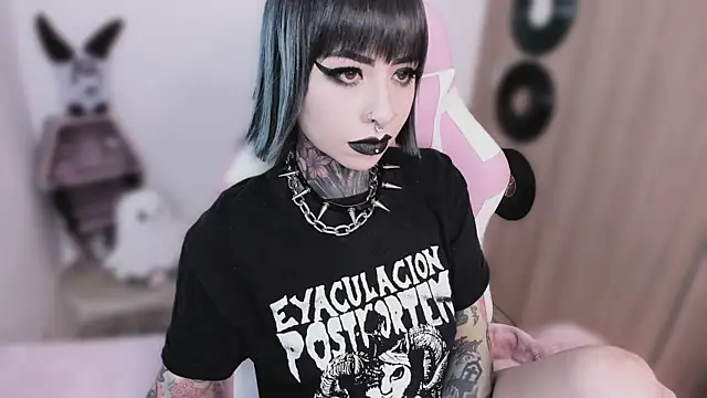 shes creepy online show from May 16, 2026, 6:21 am
