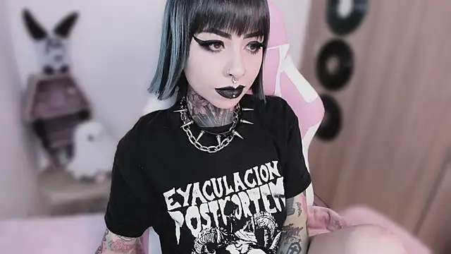 shes creepy online show from May 16, 2026, 6:54 am