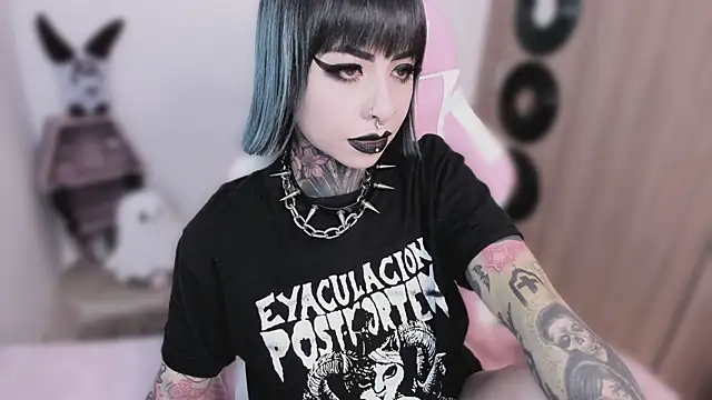 shes creepy online show from May 16, 2026, 7:05 am