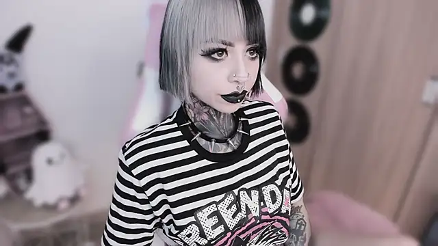 shes creepy online show from May 26, 2026, 3:13 am