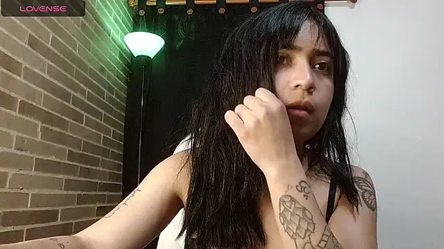 sweet-little online show from June 25, 2026, 1:49 am