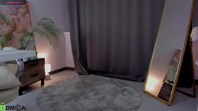 LeticiaRomano online show from April 11, 2026, 4:06 am