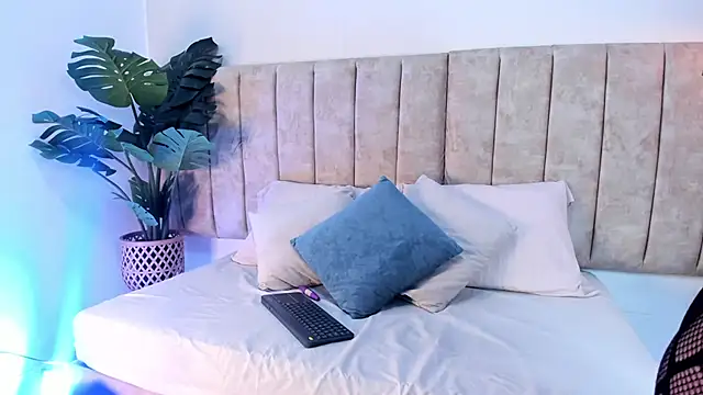 AgathaSavage online show from March 18, 2026, 12:19 pm