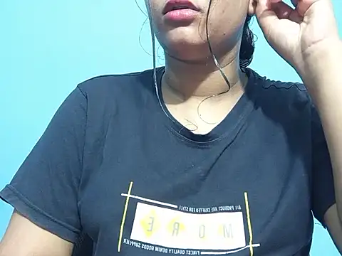 Emma 4433 online show from April 4, 2026, 5:32 pm