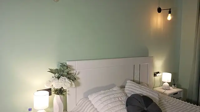 DianaaLight online show from July 28, 2026, 2:13 pm