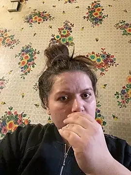 Nenssy555 online show from March 18, 2026, 1:14 pm