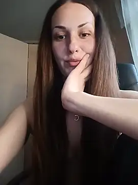 LunaCrystall online show from May 20, 2026, 4:02 pm