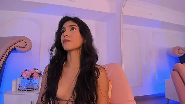 Snapshot of LucianaBlanco_ chatting on May 4, 2026, 8:38 pm LucianaBlanco online show from May 4, 2026, 8:38 pm