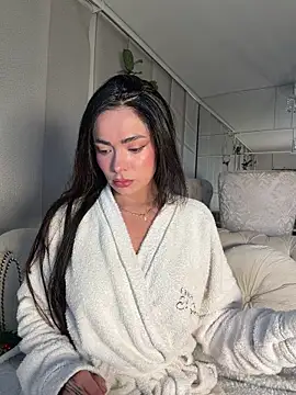 amy  laurie online show from April 15, 2026, 11:27 pm