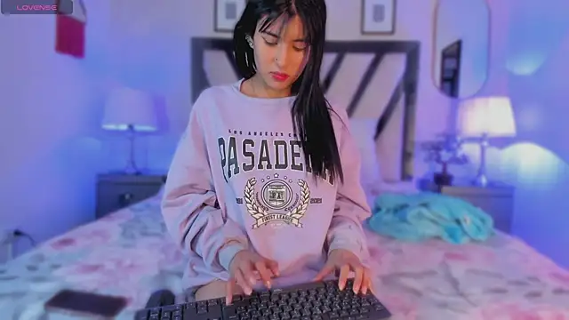 Violettaa Stone online show from March 21, 2026, 3:33 am