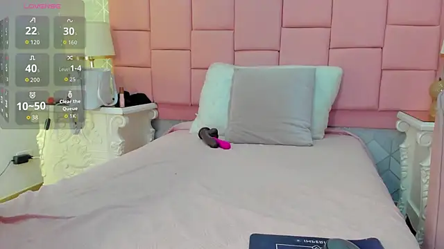 SelenaMiel online show from April 28, 2026, 3:33 am