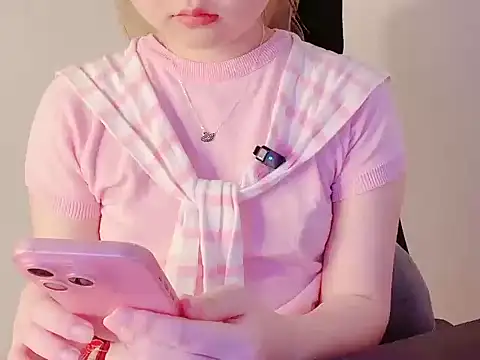 hunhun122 online show from April 3, 2026, 7:34 pm