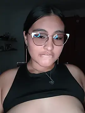 Snapshot of LaylaZurek_ chatting on June 24, 2026, 1:48 am LaylaZurek online show from June 24, 2026, 1:48 am