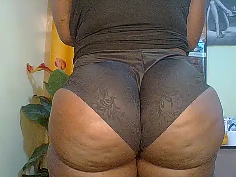 PantiesQueenOfAsses001 online show from May 14, 2026, 5:25 am