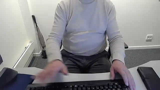 Snapshot of Buggemann chatting on March 24, 2026, 4:28 am Buggemann online show from March 24, 2026, 4:28 am