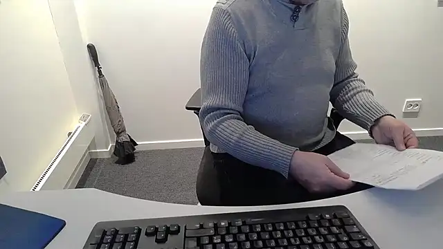 Snapshot of Buggemann chatting on April 7, 2026, 4:24 am Buggemann online show from April 7, 2026, 4:24 am