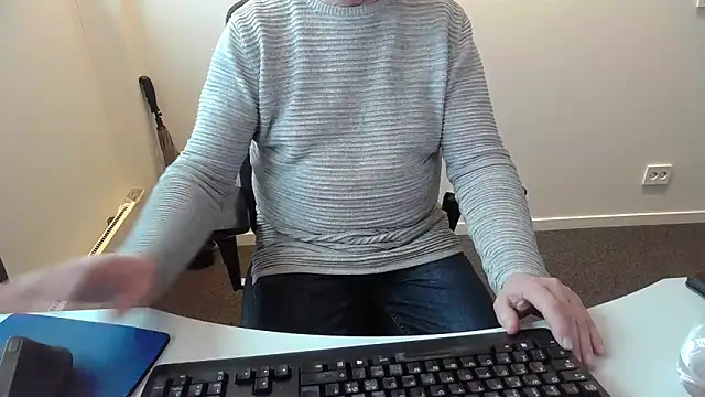 Snapshot of Buggemann chatting on April 9, 2026, 5:51 am Buggemann online show from April 9, 2026, 5:51 am