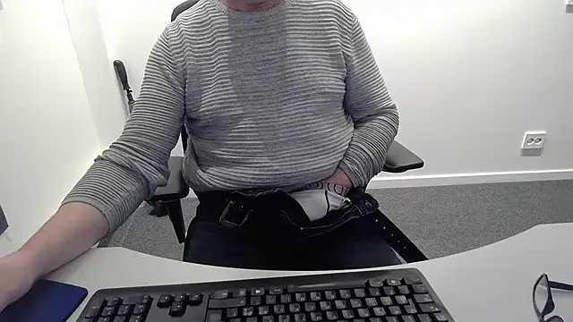 Snapshot of Buggemann chatting on April 14, 2026, 2:50 am Buggemann online show from April 14, 2026, 2:50 am