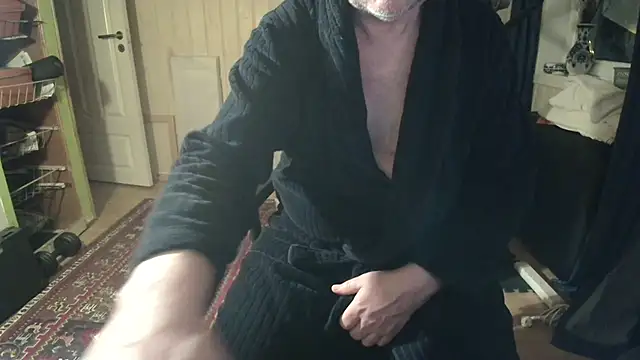 Snapshot of Buggemann chatting on April 22, 2026, 2:36 am Buggemann online show from April 22, 2026, 2:36 am